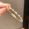 Pulseira Aberta Redonda com Zircônia Galvanizada em Ouro Real 18K Moda de Nicho Versátil Joia de Luxo Leve de Alta Qualidade para Mulheres