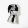 Bufanda de moda 100% lana pura con bloques de color para mujer, calentador de cuello tejido, chal versátil, calentador de cuello de alta gama para otoño e invierno