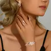 Set de Pendientes, Pulsera y Anillo Completamente Incrustados de Diamantes, Moda de Venta Caliente para Novias, Lujo Ligero, Joyería Versátil de Alta Gama para el Temperamento Femenino, Estilo de Oriente Medio