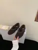 Sapatos Mary Jane de pelúcia estilo Hepburn com bico redondo para mulheres, sapatos baixos de pelúcia de inverno, sapatos quentes e grossos de algodão e pelúcia