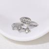 Anillo de acero de titanio con incrustaciones de diamantes, estilo europeo y americano, con un temperamento fresco y pequeño, simple y combinable, chapado en oro de 18 quilates para mujer.