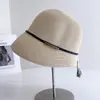Chapéu Balde da Moda com Fivela Quadrada Simples para Mulheres, Estilo Verão com Parte Frontal Grande e Traseira Pequena, Chapéu de Palha Respirável com Proteção Solar, Chapéu de Pescador para Sombreamento ao Ar Livre