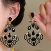 Aretes de aguja plateada con diamantes, borlas geométricas de perlas, ultra brillantes, lujosos y exquisitos, personalizados y elegantes, aretes de alta gama