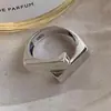 Anillo abierto cuadrado largo escalonado de Corea del Sur para mujer, nuevo diseño de nicho de moda, anillo minimalista de estilo frío a la moda.