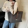 Versátil Bolso de Lona Bordado Simple de Gran Capacidad Moda Nuevo Invierno de Gama Alta Bolso de Hombro Tendencia