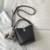 Bolsos Pequeños de Alta Gama de Moda para Mujer Este Año 2026 Nuevo Versátil Retro Hombro Cruzado Bolso Madre-Hija Bolso Cubo Moda