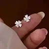 Conjunto de Brincos Studs de Prata 925 Trevo de Quatro Folhas Studs para Cartilagem da Orelha Nicho High-End Vendedor Quente de Ano Novo Brincos Versáteis para Outono e Inverno