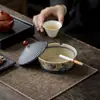 Cenicero de Cerámica Danza de Mariposas Rojas para Sala de Estar, Oficina, Hotel, Hogar, Contenedor de Residuos de Té con Tapa para Evitar que las Cenizas Vuele, Logo Personalizable