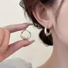 Pendientes de Esmalte Retorcidos de Pequeña Fragancia Estilo Francés para Mujer, Pendientes de Botón de Lujo Ligero Nicho de Gama Alta, Pendientes Nuevos de Moda con Temperamento Exquisito