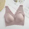 Ropa interior de spray de onda talla grande para mujer Sujetador sin aros sin talla de copa V profunda sin costuras de látex