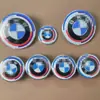 Adecuado para BMW BMW logo 50 aniversario tapa de cubo estándar delantera y trasera edición limitada conmemorativa blanco y negro juego conjunto de 7 piezas