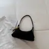Moderna colección 2026 de bolsos de nicho para mujer: bolsos de hombro, bolsos de axila y bolsos cruzados de moda y minimalistas para el uso diario y para ir al trabajo.