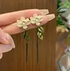 Aretes de Borla de Gardenia Retro Francesa para Mujer Nuevo Diseño Nicho Lujo Ligero Versátil Joyería de Oreja de Alta Gama