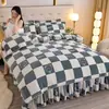 Juego de Cuatro Piezas de Terciopelo de Leche Engrosado para Invierno (4-4.5 kg) Juego de Ropa de Cama de Coral Fleece Otoño/Invierno con Faldón de Cama, Venta Directa de Fábrica, Venta al por Mayor y Dropshipping
