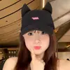 Gorra de Béisbol con Bordado de Letras y Orejas de Gato de Dibujos Animados Lindas para Mujer, Estilo Coreano Casual de Moda Diaria Gorra de Pico de Pato de Gama Alta