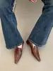 Sapatos de Couro Britânicos Quadrados Retro para Outono e Inverno de 2025 para Mulheres com Sensação de Design, Sapatos Mary Jane de Camurça com Aumento Interno de Altura