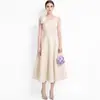 Vestido de Alta Costura Estilo Hepburn com Pedrarias Pesadas Strass Laço Decote V Sem Mangas Cintura Marcada Emagrecedor Barra Larga Saia Evasê