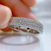 Anel de Diamante de Três Fileiras Totalmente Cravejado com Microincrustação para Mulheres Moda Personalidade Ins Design de Nicho Senso de Design Luxo Leve Anel para Dedo Indicador de Casais