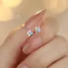 Brincos de trevo de quatro folhas em prata s925 com zircônia na cor dopamina para mulheres, frescos e doces, amigáveis ao ouvido, tarrachas para cartilagem, acessórios de orelha