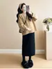 Traje para Gestantes 2024 Outono e Inverno Novo Estilo Coreano Elegante Decote V Solto plus size Lã Espessada Blusa Saia