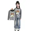 Camada Base de Fleece para Meninas 2026 Outono/Inverno Novo Estilo M/G Infantil Camada Interna Quente Cor Patchwork Blocos de Cor Listras Camiseta de Manga Longa
