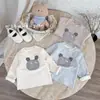Camiseta base de doble capa con forro polar para otoño e invierno, con estampado a cuadros y apliques de orejas de dibujos animados, top cálido versátil de manga larga para bebés