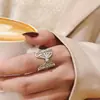 Anel Simples de Aço Titânio Estilo Coreano Feminino Borboleta Ouro 18k Nicho High-end Estilo Cool Anel de Dedo Joia da Moda Popular na Internet