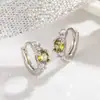 Puños para Orejas de Circonita Verde Oliva Súper Brillantes Mini Exquisitos Puños para Orejas Pendientes 2024 Nuevo Estilo Nuevo Chino Versátiles para el Trabajo