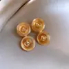 "Abalorio Floral de Perla" aretes de botón florales vintage con circonita y perla, aretes de lujo ligero de alta gama con un diseño único, aretes de nicho