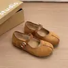 Sapatos Mary Jane macios estilo francês para mulheres, novo modelo outono 2026, adequados para combinar com saias, sapatos baixos com tira de fivela