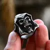 Guerrero de Acero estilo punk hip hop anillo de acero inoxidable retro europeo y americano anillo de acero de titanio calavera de la muerte al por mayor