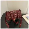 2026 Bolso de Hombro Cruzado Bajo el Brazo Baguette para Mujer, Color Sólido, Diseño Único para Motocicleta, Decorado con Remaches de Textura, Nuevo y de Moda