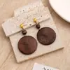 Pendientes de Madera Geométricos Transfronterizos Europeos y Americanos, Pendientes Redondos de Madera Retro Simples con Diseño Exagerado Hueco para Mujer