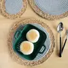 Manteles Individuales Tejidos de Paja Natural en Tonos Cálidos con Aislamiento de Cuerda de Algodón, Posavasos Rústicos Decorativos y Manteles para Platos
