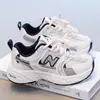 Sapatos de Menina Tênis Esportivo 2026 Novo Primavera e Outono Malha Respirável Tênis Pai Infantil Leve Tênis de Corrida para Meninos