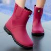 Botas de lluvia de tubo medio de moda transfronteriza para amantes, suela gruesa, impermeables, antideslizantes, resistentes al desgaste, con forro polar, cálidas y para acampar para mujeres.