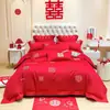 Juego de boda de tela cepillada amigable con la piel en color rojo brillante, juego de funda de edredón con bordado pesado exquisito de estilo chino