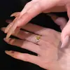 Anillos de Nicho, Joyería de Alta Gama, Moda con Temática de Flores, Anillos de Diseño Único y Personalizado, Brillantes y Exquisitos