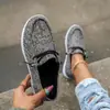 Nuevos zapatos de lona de moda europeos y americanos de talla grande con puntera redonda estampada y cordones frontales, mocasines slip-on coloridos para mujer para ventas transfronterizas