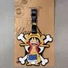 Anime japonés One Piece etiqueta de embarque para equipaje Luffy Sauron Joba adornos de identificación para bolsa de equipaje etiqueta pequeña
