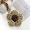 Flor de Pompón de Lana de 7 cm Flor de Ganchillo 3D Flor de Hilo de Algodón Leche Pinza para el Cabello Broche Accesorio Adorno para el Cabello Estilo Coreano Lindo