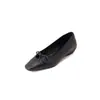 Sapatos Femininos de Bico Raso Estilo Novo Outono 2026 com Laço, Bico Quadrado, Salto Quadrado, Calce Fácil Confortável para o Dia a Dia, Couro Completo por Dentro e por Fora