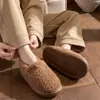 Chinelos Masculinos de Algodão com Solado Grosso 2026 Outono/Inverno Novo Estilo Interno Com Pelúcia Quente Sensação de Pisar em Merda Coberto no Calcanhar Sapatos de Algodão para Casa Homens