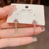 Pendientes de Botón Morados Únicos con Diseño de Mariposa para Mujer, Exquisitos y de Moda, Versátiles y de Alta Gama con un Estilo Distintivo