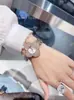 Soporte de Envío Directo Trébol de Cuatro Hojas Completo de Diamantes Nicho Lujo Ligero Tendencia de Moda Correa de Acero Reloj de Cuarzo para Mujer Reloj Deichka