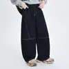 Calça jeans infantil 2026 primavera e outono novo estilo infantil solta de perna larga moderna para atividades ao ar livre casual calça de perna curva para crianças maiores