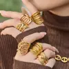 Joyería Transfronteriza Europea y Americana Anillo Hueco de Línea Geométrica de Acero Inoxidable Accesorio de Mano Simple de Moda Personalizado Chapado en Oro Real de 18 Quilates