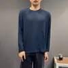 Camiseta de manga larga de ajuste relajado con rayas verticales minimalistas retro americana, nueva colección de otoño para hombre, top casual y cómodo