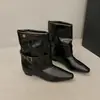 Pantalones Versátiles de Páramo Botas hasta Media Pantorrilla Tacón Grueso Hebilla Retro Suela Suave Botas Estilo Femenino 2026 Nueva Moda de Otoño