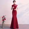 Novo Vestido Vermelho Estilo Chinês Cauda de Peixe para Mulheres, Gola Alta, Vestido Bordado para Brinde, Vestido de Noivado da Noiva, Emagrecedor e Elegante, Adequado para Uso Diário